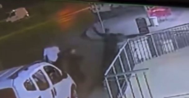 10 yerinden bıçaklanan şahıs yaralandı