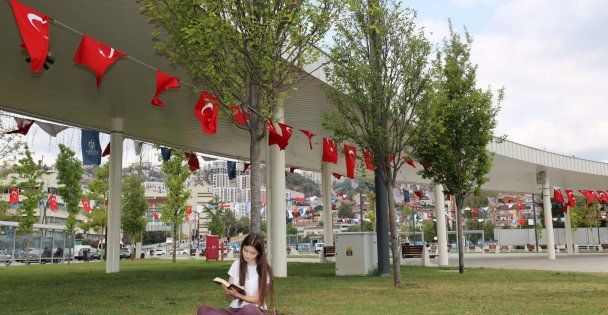 15 türde, 300'den fazla ağaç dikildi