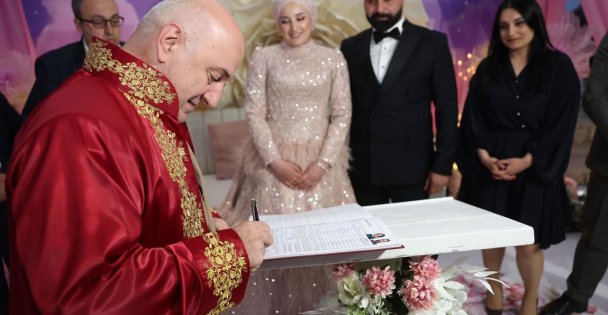 2025 yılında Darıca'da bin 475 çift evlendi