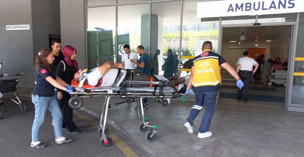 2 işçi çalıştıkları binadan düştü