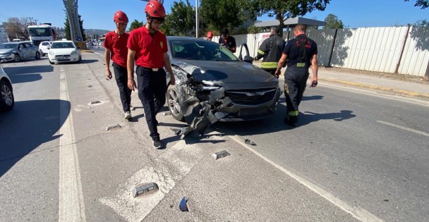 2 otomobil çarpıştı: 1 yaralı