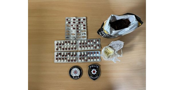 3 kişinin üstünde 71 sentetik ecza hap ele geçirildi