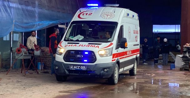 3 metre derinliğindeki boş akvaryuma düşen işçi yaralandı