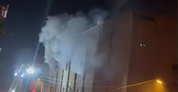 4 katlı mobilya deposunda yangın: Ürünler kullanılamaz hale geldi