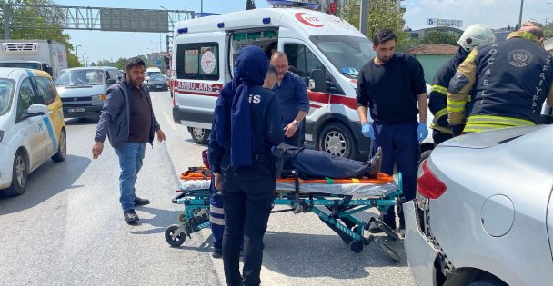 5 aracın karıştığı zincirleme trafik kazasında 3 kişi yaralandı