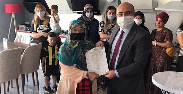 86 yaşındaki Sati nine AK Parti'ye üye oldu!