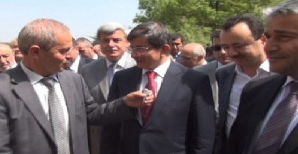 AHMET DAVUTOĞLU NASIL BİR BAŞBAKAN'DI