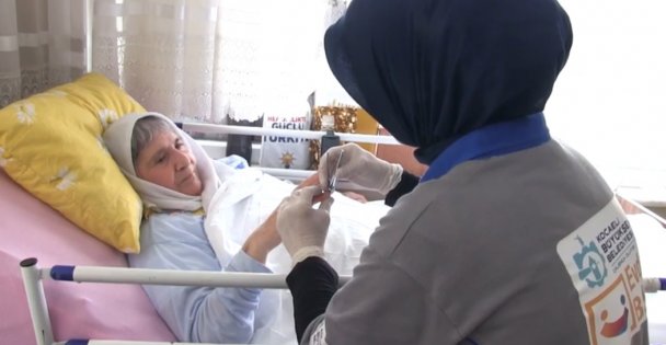 Aile şefkati ile hayata tutundular