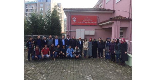 Ak gençlerden sevgi evlerine çıkarma