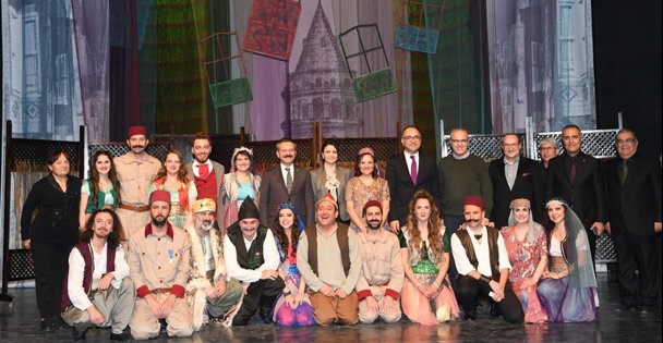 Aksoy Çifti 'Yedi Kocalı Hürmüz” Oyununu İzlediler