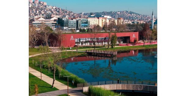 Alev Alatlı Kütüphanesi ve Sanat Galerisi büyüledi  Büyükakın: 'Şehrin kalbinde bir kültür alanı oluştu”