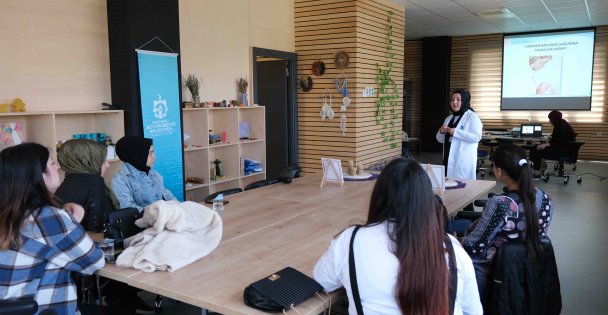 Anne ve anne adaylarına bebek sağlığı eğitimi