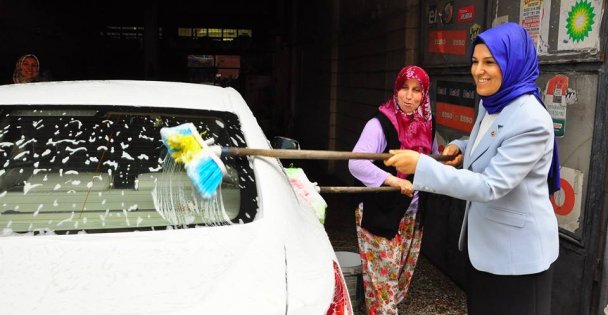 Araba yıkadı!