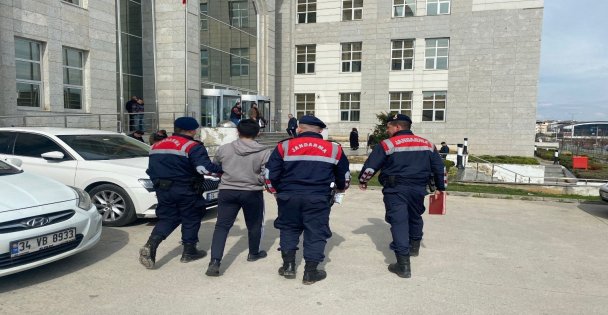 Aranan 2 Hükümlü Yakayı Ele Verdi