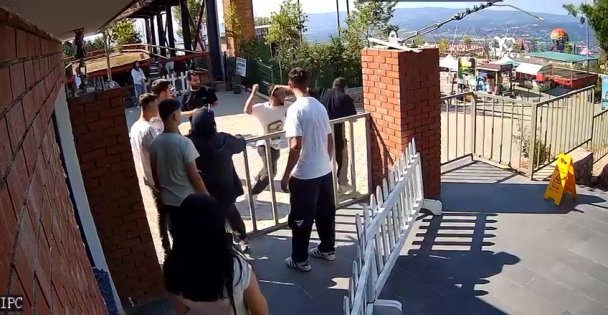 Arap turistten 4 fotoğraf için 2 bin 400 TL istediler, şoför karşı çıkınca burnunu kırdılar