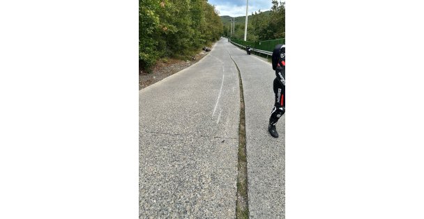 Asfalttaki yarık yüzünden ölümden döndü