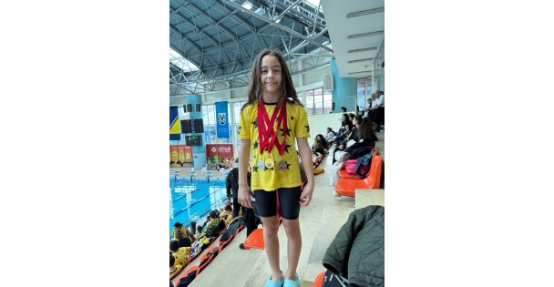 Asya yüzme şampiyonasından 4 madalya ile döndü