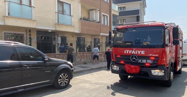 Aynı saatte iki farklı binanın elektrik panosunda yangın çıktı