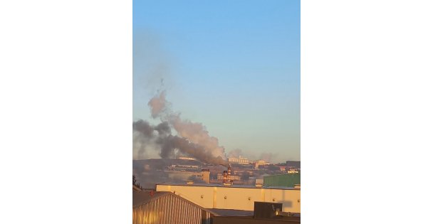 Bacadan çıkan simsiyah duman vatandaşı tedirgin etti