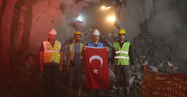 Bakan Karaismailoğlu, Gebze OSB-Darıca Sahil Metro Hattı Işık Görme Töreni'ne Katıldı