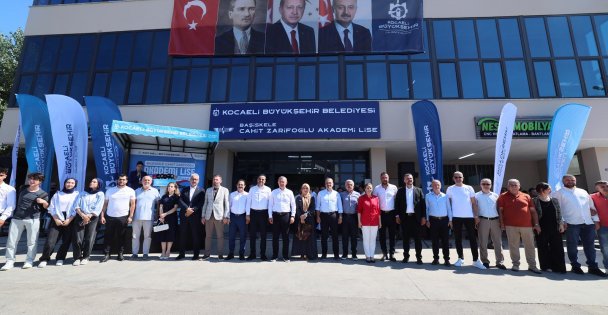 Baş döndüren açılış trafiği