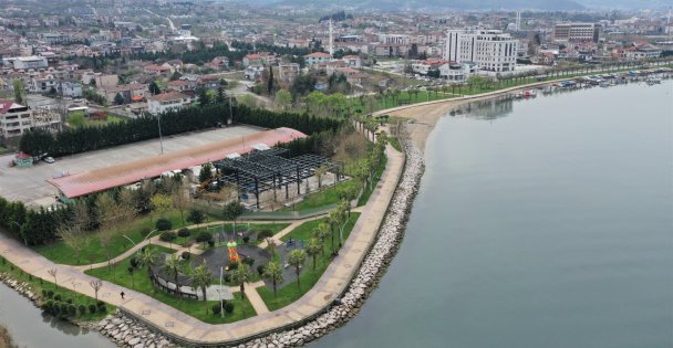 Başiskele Sahiline Yeni Sosyal Tesis Yapılıyor