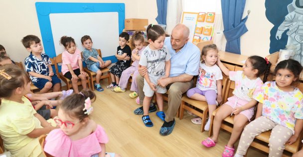 Başkan Amcalarından Miniklere Sürpriz Ziyaret