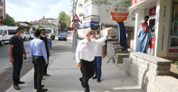 Başkan Bıyık esnafın yanında