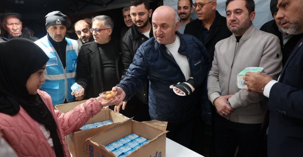 Başkan Bıyık, vatandaşlara lokma ikramında bulundu