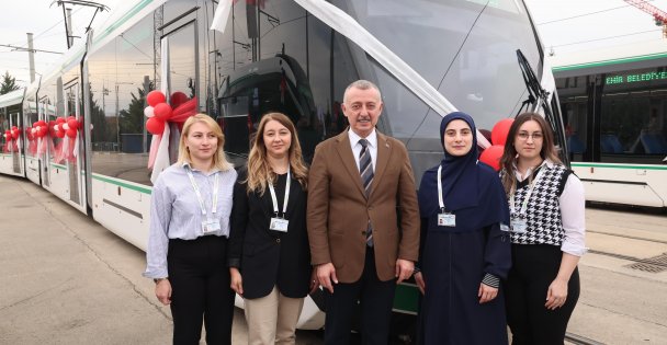 Başkan Büyükakın çağrı yaptı:  Vatman olmak isteyen  kadınlara kapımız açık