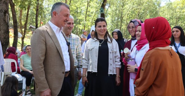 Başkan Büyükakın, Gebze'de annelerin pikniğine katıldı