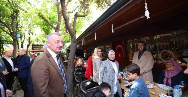 Başkan Büyükakın, Gebze'de kadın esnaflarla buluştu