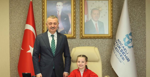 Başkan Büyükakın geleneği bozmadı: Çocuk Bayramı'nda Başkan Damla oldu