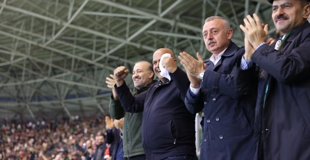 Başkan Büyükakın, Kocaelispor'u tebrik etti;  'Muhteşem bir oyun,  harika bir galibiyet!”