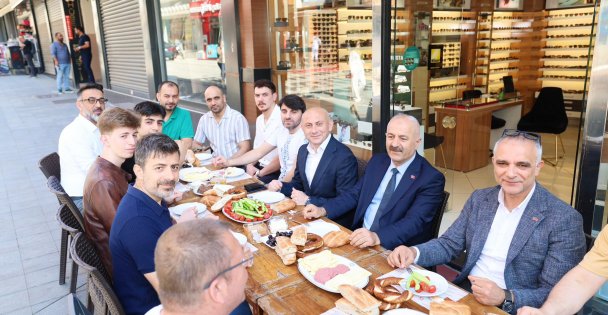 Başkan Büyükgöz, Eskiçarşı Esnafıyla Kahvaltıda Buluştu