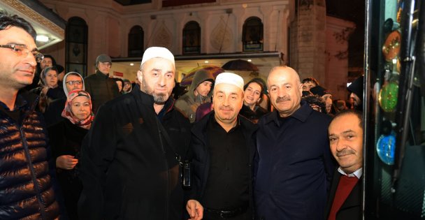 Başkan Büyükgöz umre yolcularını uğurladı