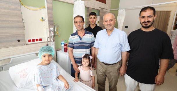 Başkan Büyükgöz'den Sünnet Olan Miniklere Moral Ziyareti