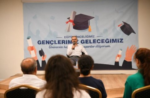 Başkan Çiftçi, Üniversitelilerle Buluştu