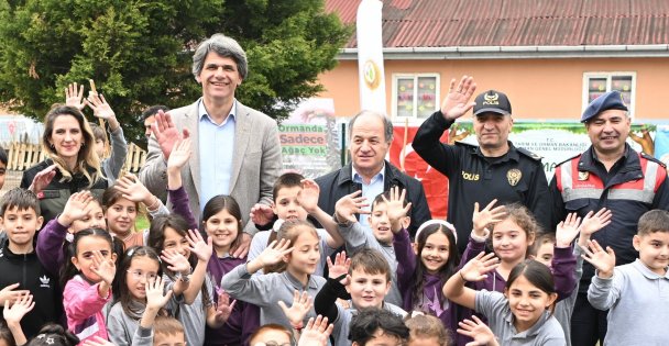 BAŞKAN KOCAMAN ÖĞRENCİLERLE FİDAN DİKTİ