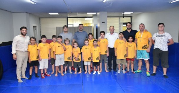 Başkan Özlü minik sporcularla bir araya geldi
