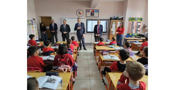 BAŞKAN SEZER ÖĞRENCİLERİN HAYAT BİLGİSİ DERSİNE KONUK OLDU