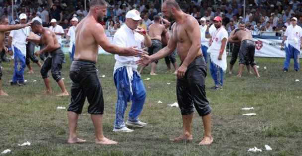 Başpehlivanlarda çeyrek finalistler belli oldu