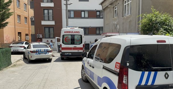Bıçaklı kavgada 2 kardeş ve polis memuru yaraladı