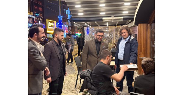 Bıkmaz, Kafede Oturup Bir Kahve İçmek Lüks Değil