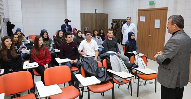 Bilgi Evleri'nde üniversiteye hazırlanıyorlar