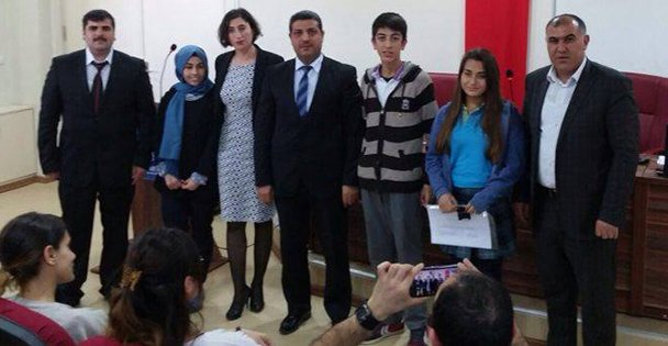 Bilgi yarışmasında altın dağıtıldı