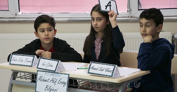 Bilgi yarışmasında yarı final heycanı