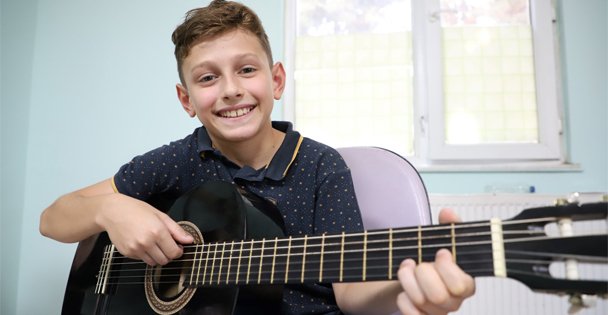 Bilgievleri'nde çocuklara gitar kursu