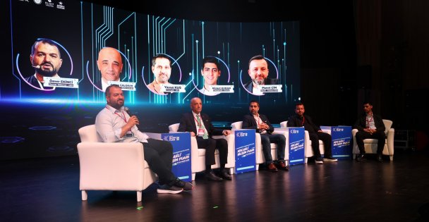 Bilişim Fuarı'nda sporun dijital dönüşümü konuşuldu