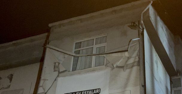 Bir binanın daha kolonları çatladı: Aileler korkuyla evi tahliye etti